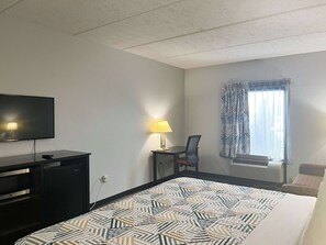 Fridge, microwave, coffee/tea maker - Motel 6 Canton, MS (Canton)