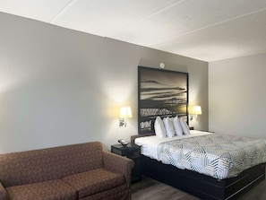 Skrivebord, strykejern/-brett, wi-fi (inkludert) og sengetøy