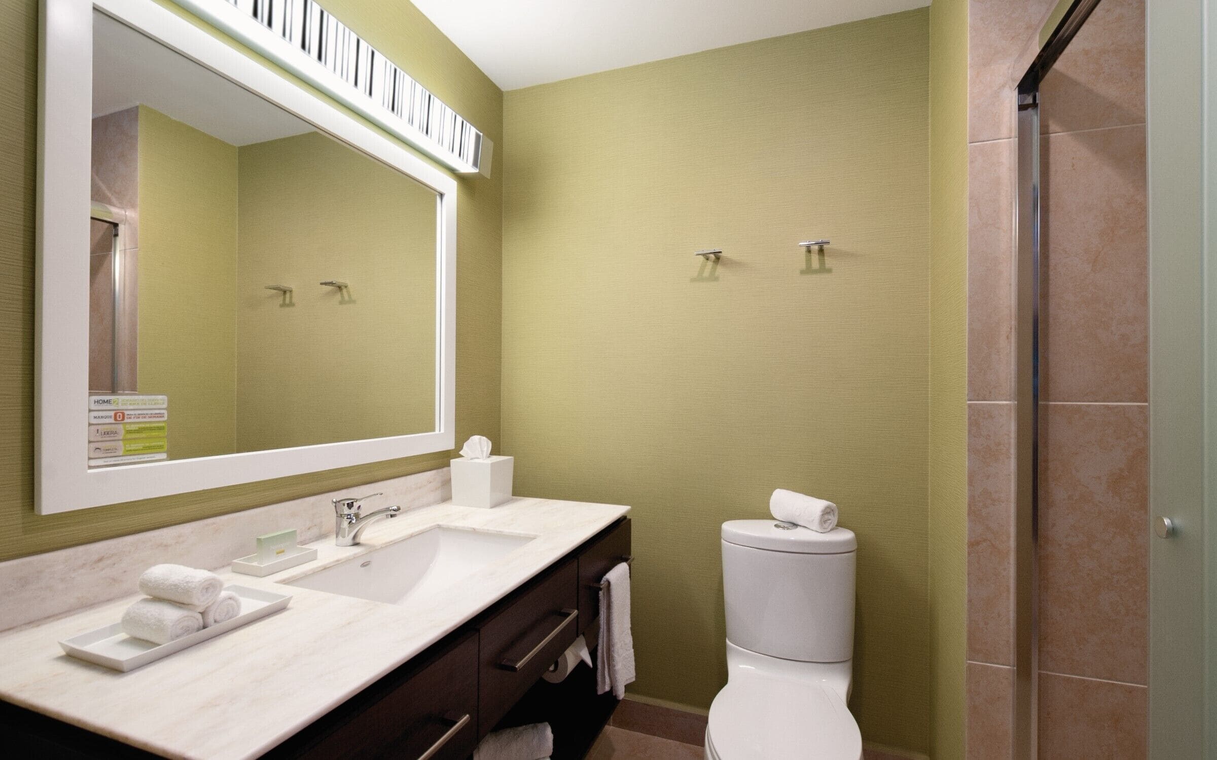 bathtub, free toiletries, towels