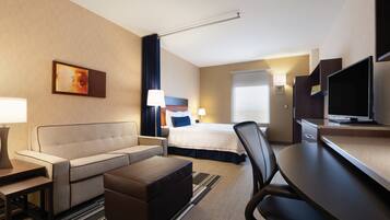 Studio Suite, 1 King Bed, Non Smoking | Free cribs/infant beds, rollaway beds, free WiFi, bed sheets