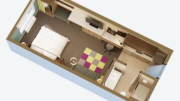 Habitación de hotel con cama, escritorio, silla, baño y una pequeña zona de estar con un tapete colorido.