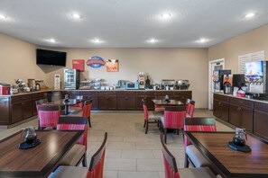 Café da manhã com buffet grátis todos os dias