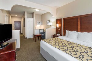 Roupas de cama premium, frigobar, cofres nos quartos, escrivaninha