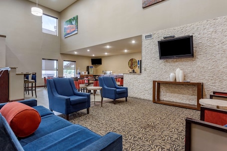 Lobby. Comfort Suites Cordova