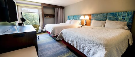 Chambre, 2 grands lits | Fer et planche à repasser, lits bébé (gratuits), Wi-Fi gratuit