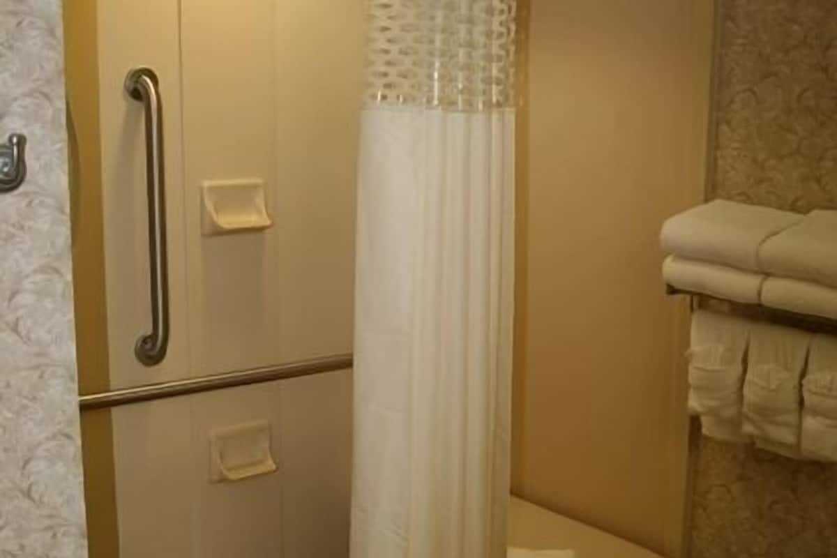 Bathroom | Free toiletries, hair dryer, towels