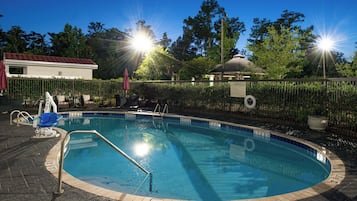 Outdoor pool, pool loungers