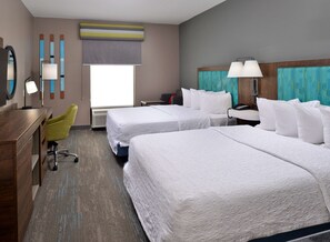 Quarto, 2 camas Queen, geladeira e micro-ondas | Cofres nos quartos, ferros/tábuas de passar roupa, berços grátis