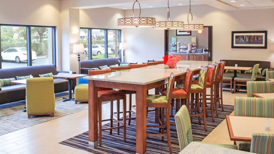 ハンプトン イン タンパ ベテランズ エクスプイウェイ (エアポート ノース)