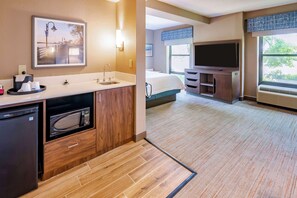 Chambre non-fumeurs, très grand lit | Coffres-forts dans les chambres, fer et planche à repasser