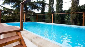 Piscina a l'aire lliure de temporada