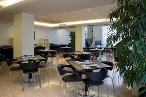 LCD TV - B&B Hotel Barcelona Mollet Porta de Gallecs (Mollet del Valles)