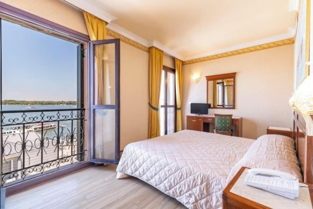 Down duvets, minibar, in-room safe, desk
