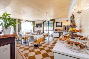 Petit déjeuner buffet compris tous les jours