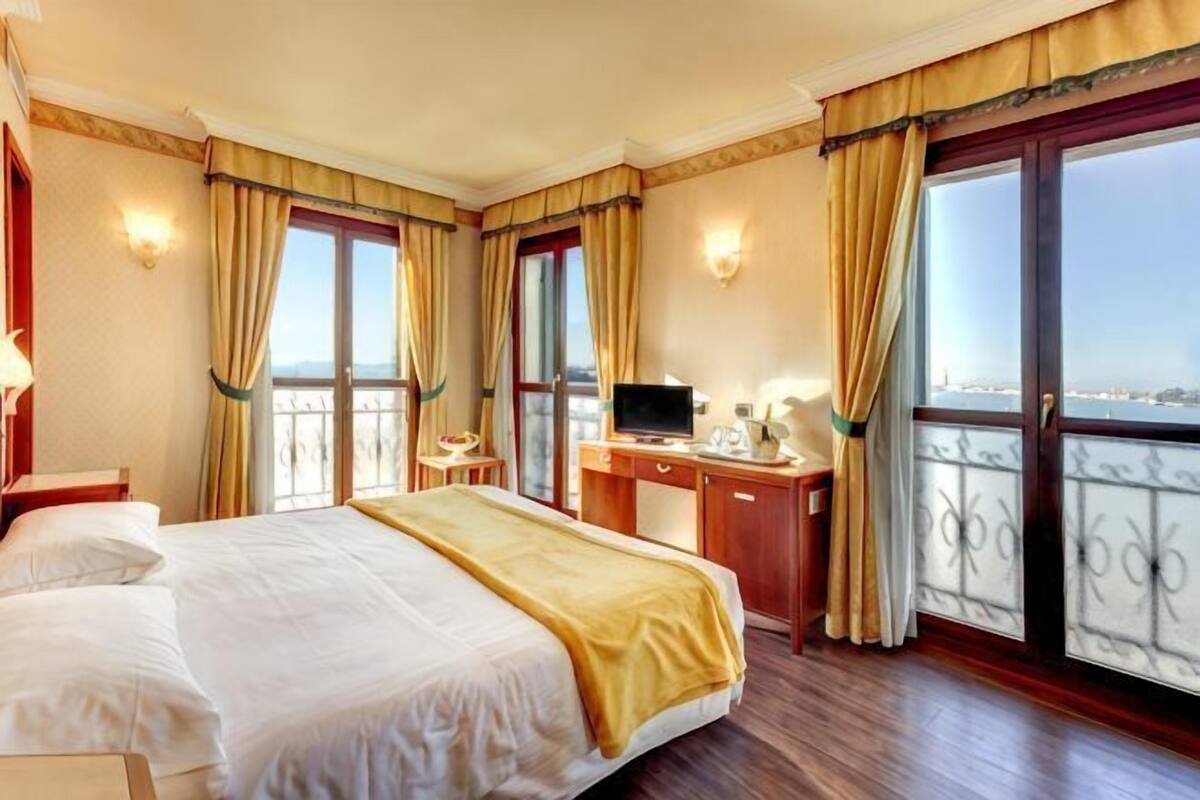Down comforters, minibar, in-room safe, desk