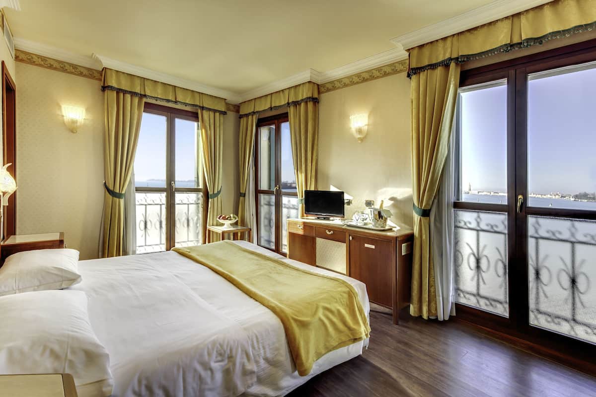 Down comforters, minibar, in-room safe, desk