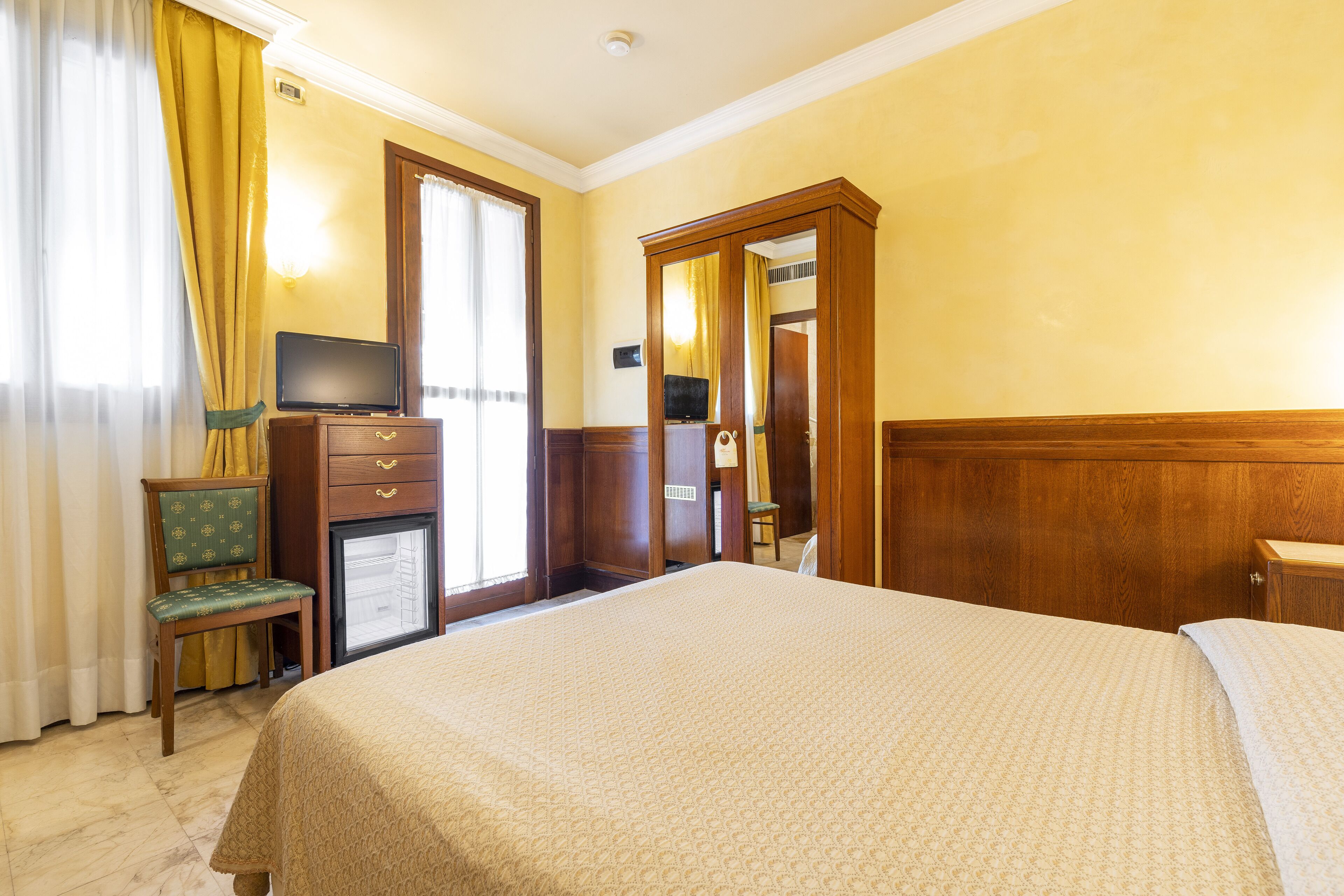 economy double room | 1 bedroom, down duvets, minibar, in-room safe