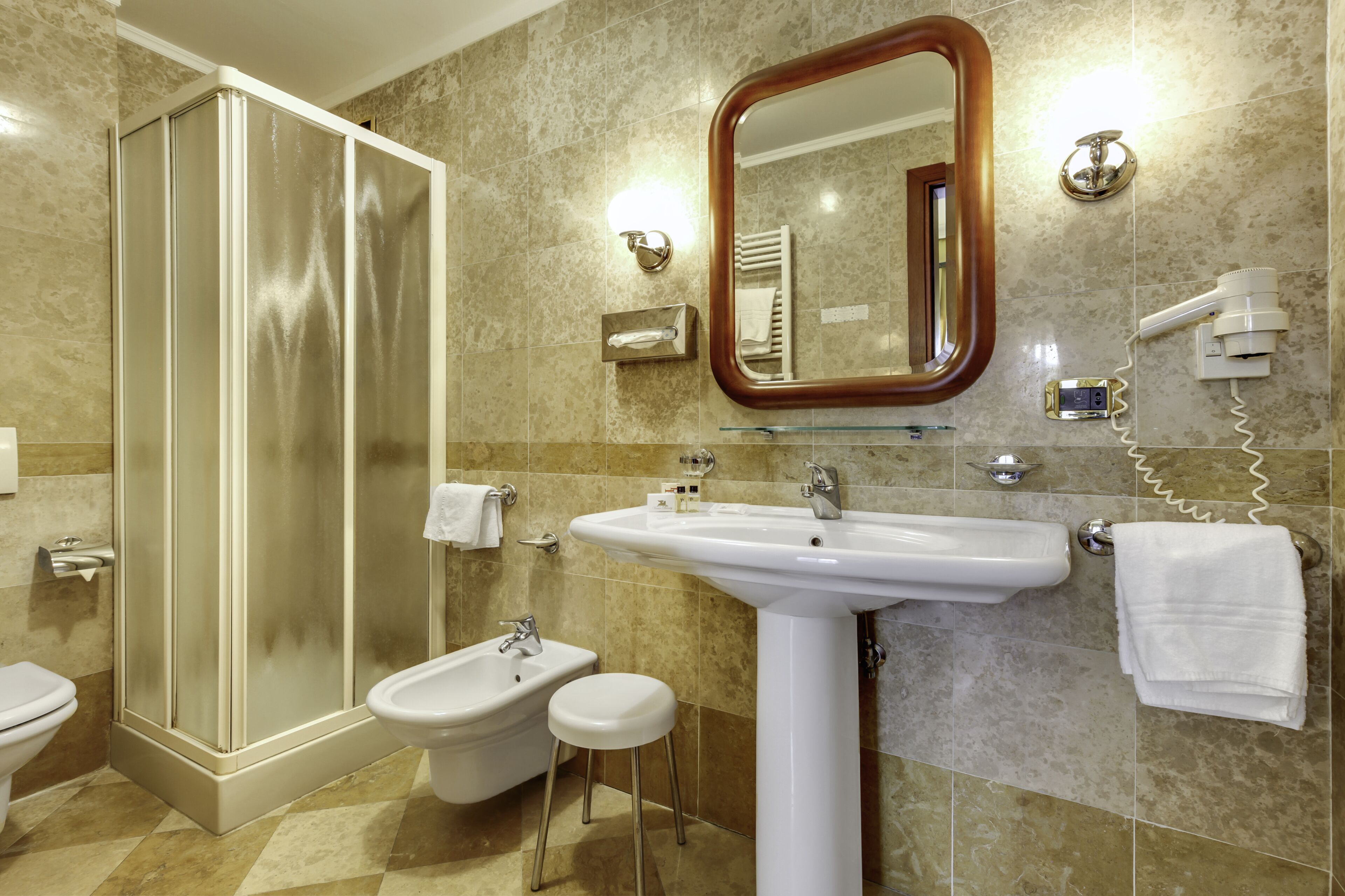 standard double or twin room | bathroom | shower, rainfall showerhead, free toiletries, hair dryer