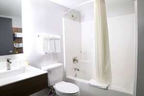 Standardzimmer, 2 Queen-Betten, Nichtraucher | Badezimmer