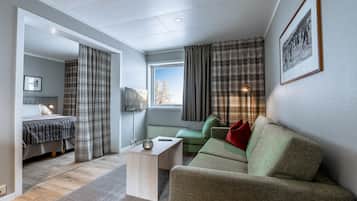 Deluxe Room | Pillowtop beds, blackout drapes, cribs/infant beds, rollaway beds