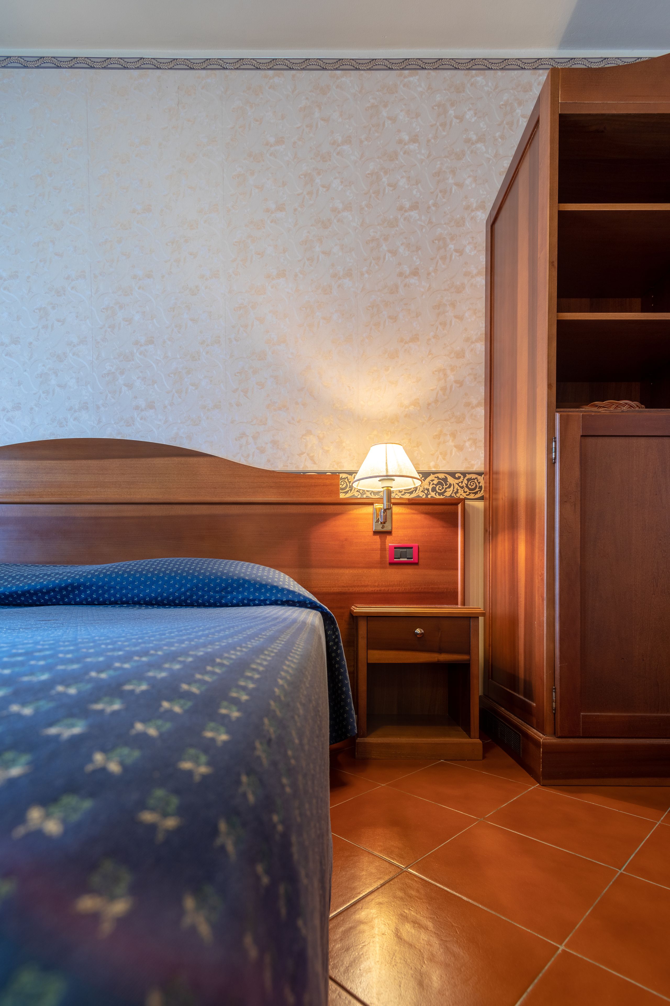 standard double or twin room | 1 bedroom, minibar, in-room safe, desk