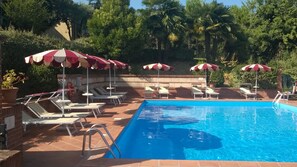 2 outdoor pools, pool loungers