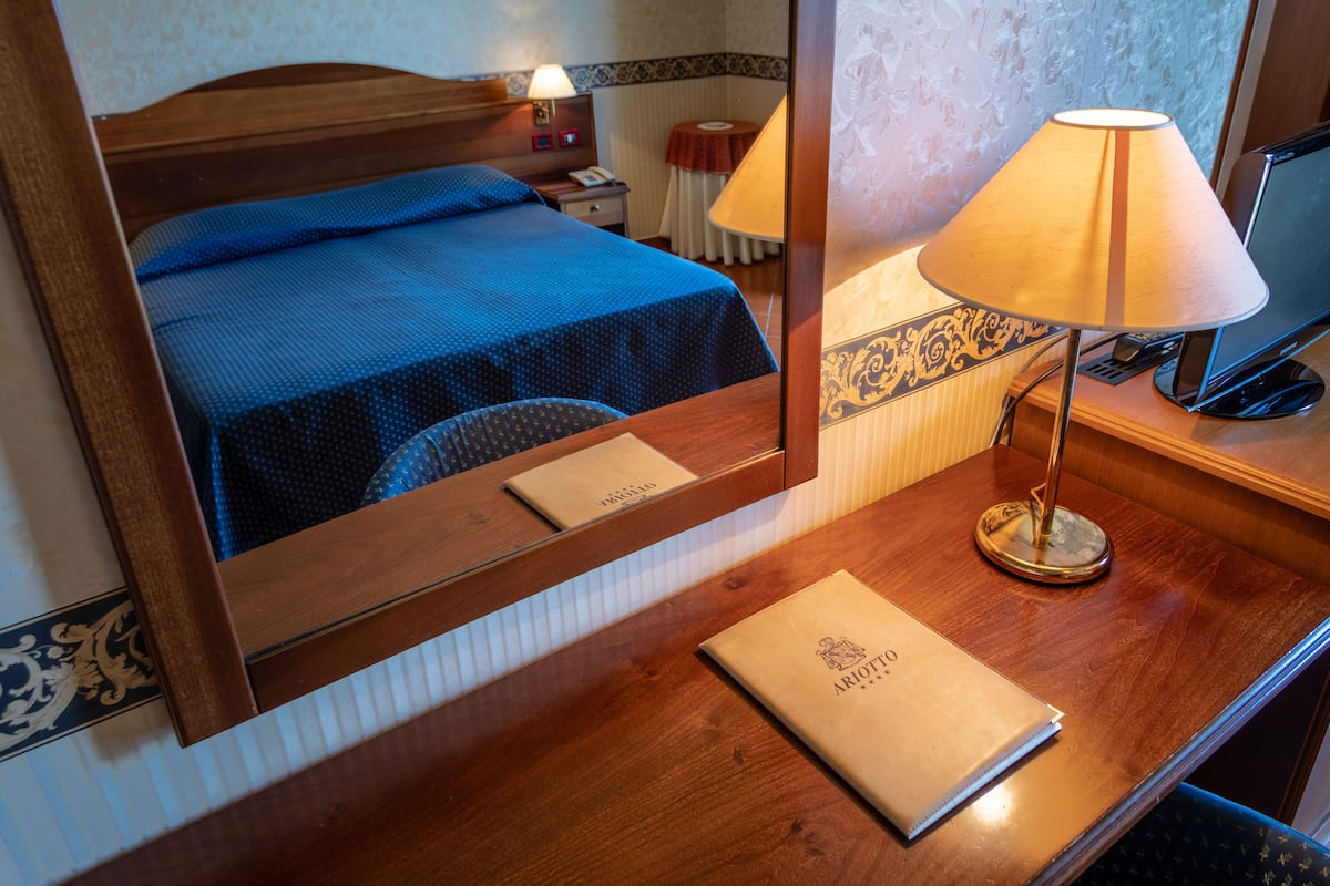 standard double or twin room | 1 bedroom, minibar, in-room safe, desk