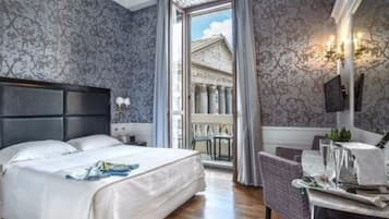 Habitación doble superior, vista a la ciudad | Ropa de cama de alta calidad y minibar
