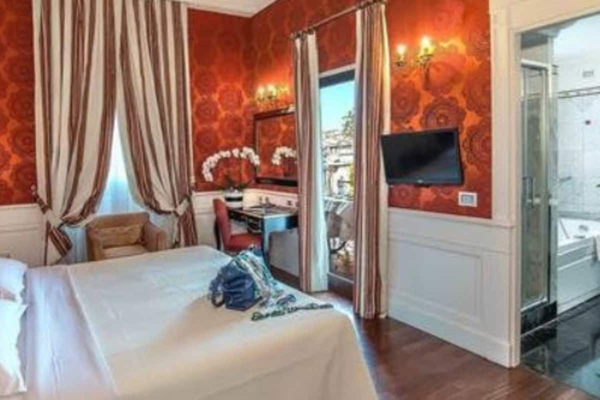 Suite (Penthouse) | Premium bedding, minibar, in-room safe, individually decorated