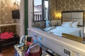 Standard Single Room | Premium bedding, minibar, in-room safe, individually decorated - Albergo Del Senato (Rome)