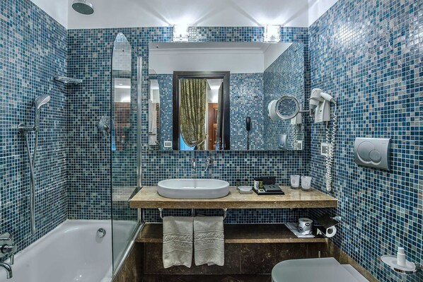 A bathroom with a glass-enclosed shower, a sink with a mirror above it, and a towel rack. - Albergo Del Senato (Rome)