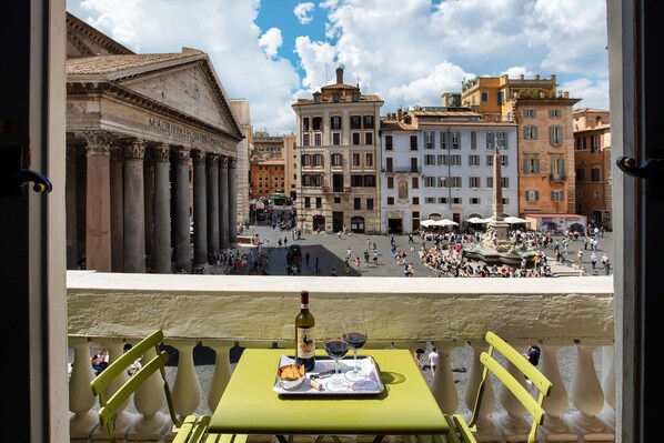 Superior tweepersoonskamer, uitzicht op de stad | Uitzicht vanaf balkon