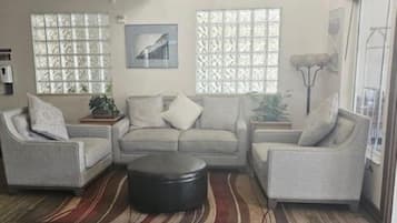 Coin salon dans le hall