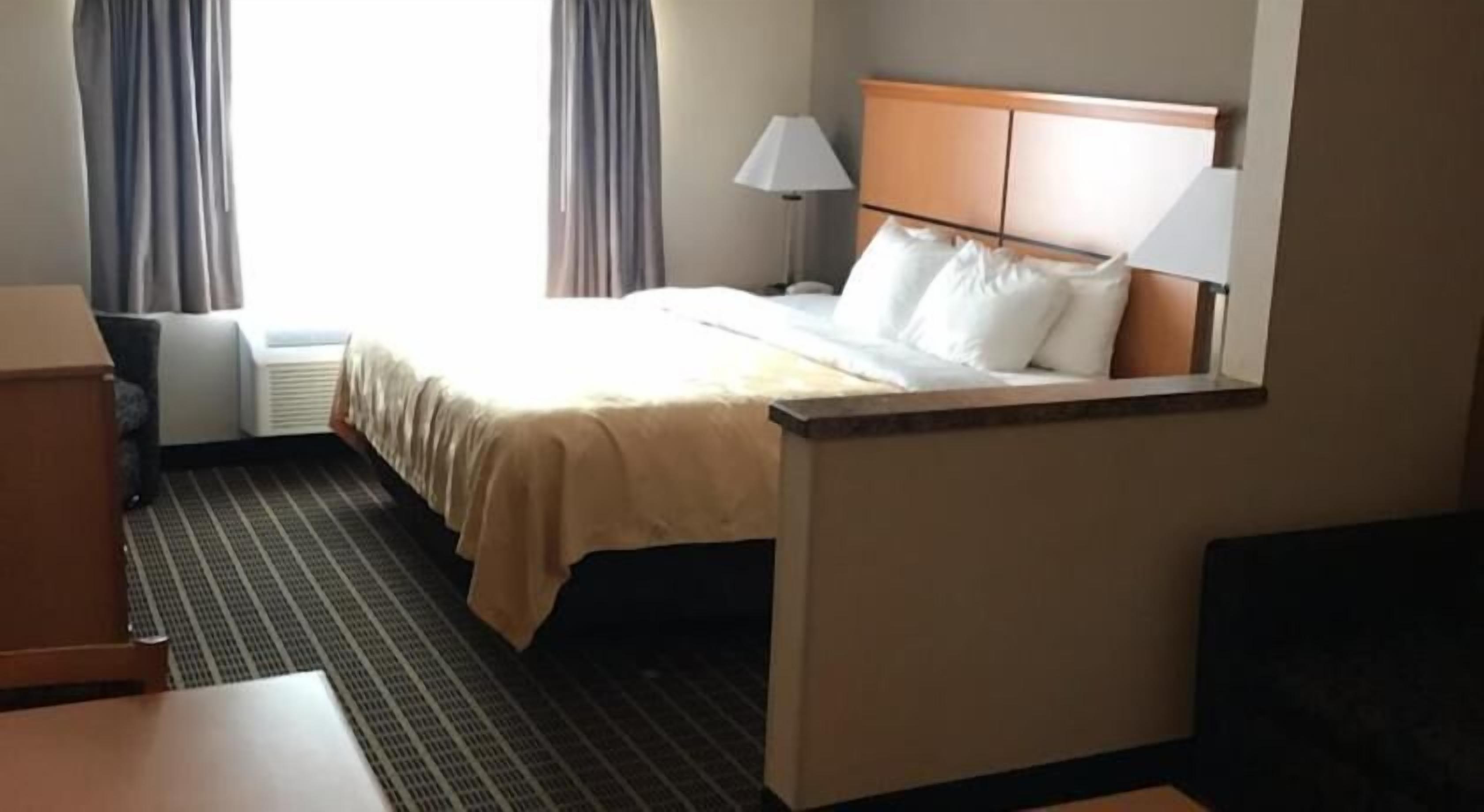 Premium bedding, in-room safe, iron/ironing board, rollaway beds