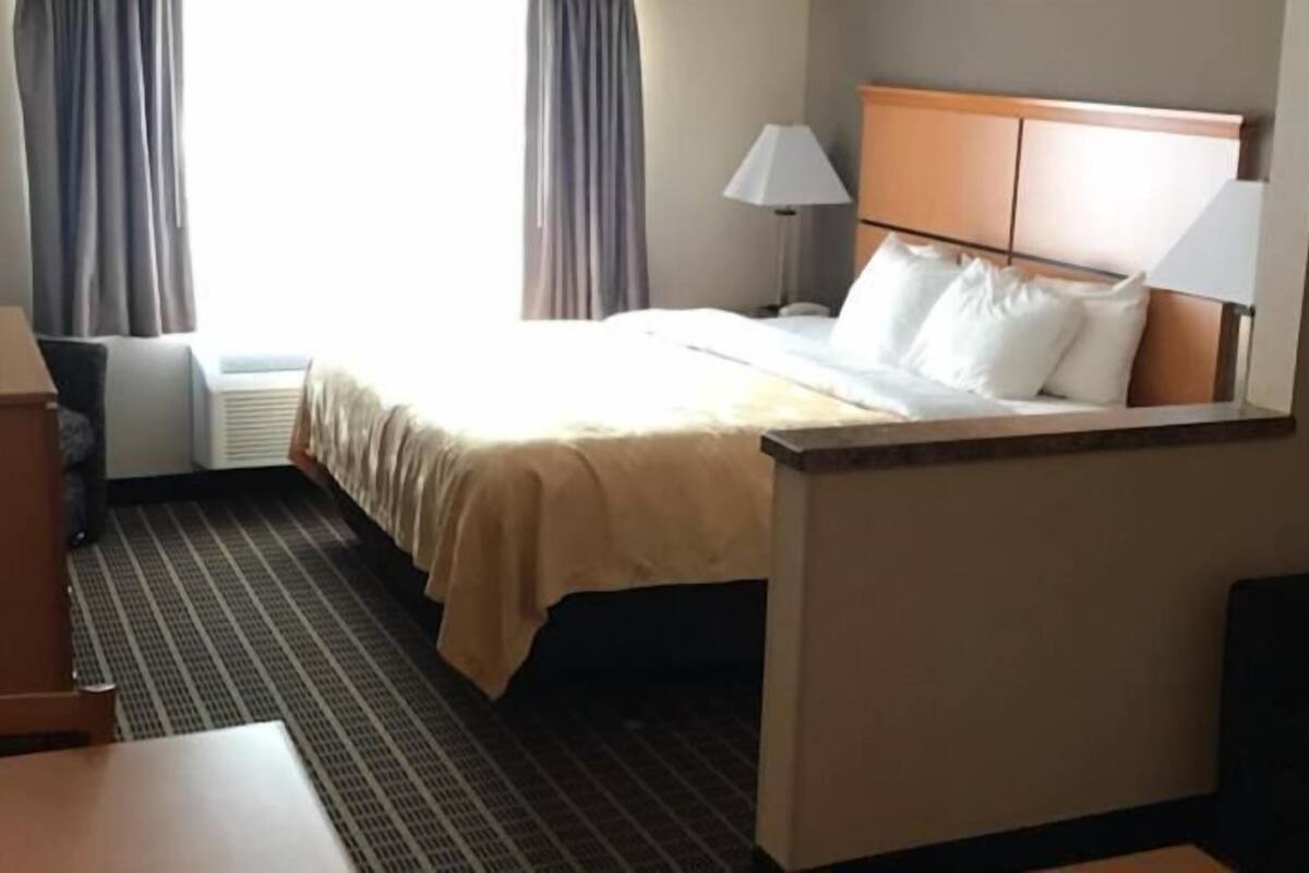 Premium bedding, in-room safe, iron/ironing board, rollaway beds