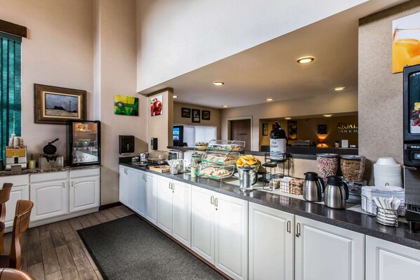 Free daily buffet breakfast - Quality Inn & Suites Silverthorne - Copper Mountain (Silverthorne)