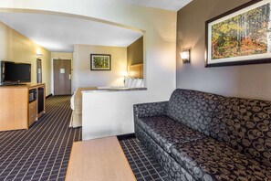 Premium bedding, in-room safe, iron/ironing board, rollaway beds - Quality Inn & Suites Silverthorne - Copper Mountain (Silverthorne)