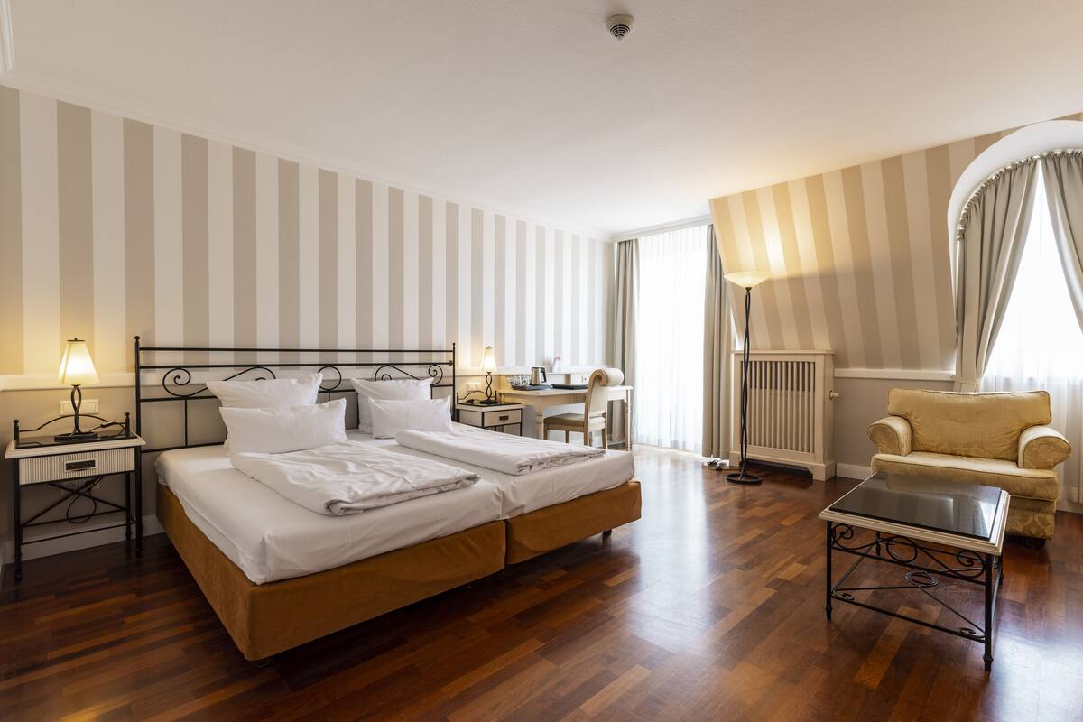 deluxe double room | 1 bedroom, in-room safe, individually furnished, free wifi