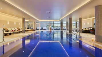 Indoor pool, sun loungers