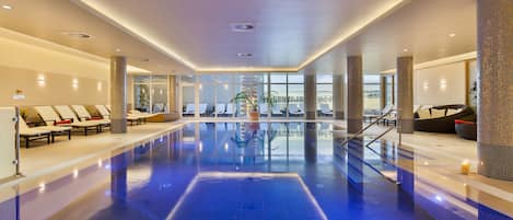 Indoor pool, sun loungers