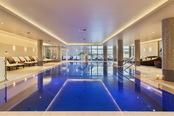 Indoor pool, pool loungers