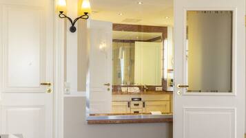 Coffres-forts dans les chambres, ameublement personnalisé, Wi-Fi gratuit