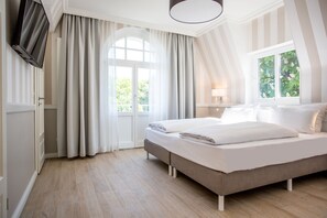 In-room safe, individually furnished, free WiFi, bed sheets - Hotel IV Jahreszeiten Kühlungsborn  (Kuehlungsborn)