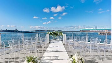 Breakfast, lunch, dinner served; ocean views