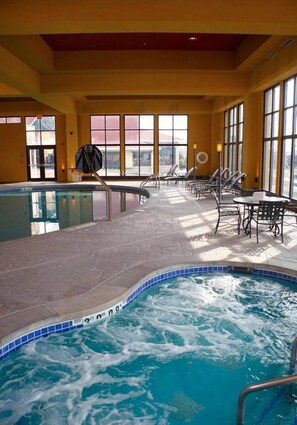 Una piscina cubierta