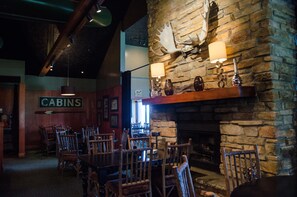 2 restaurants servant le déjeuner