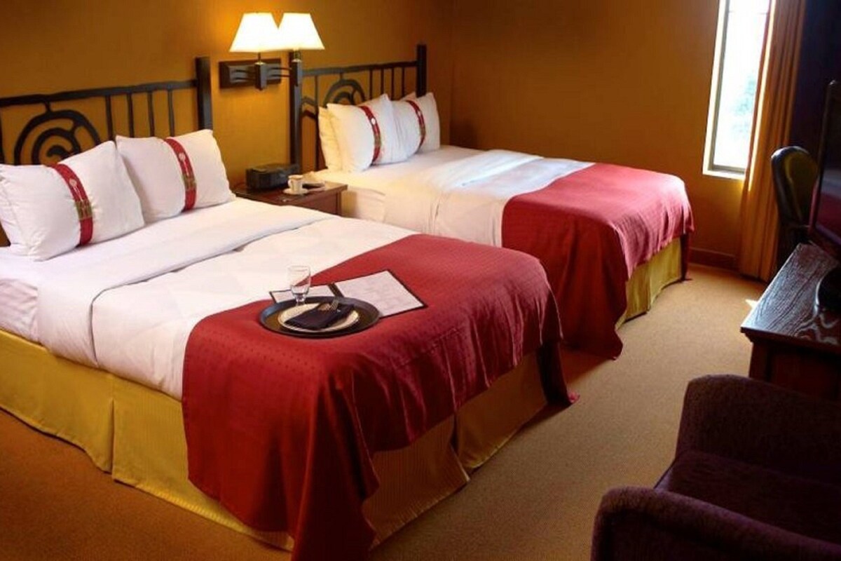 Luxe beddengoed, een kluis op de kamer, een bureau