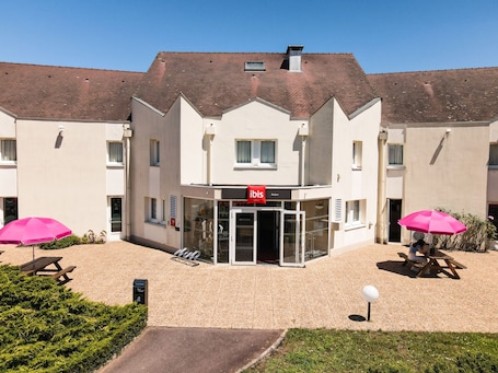 Exterior. ibis Autun