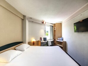 Phòng Tiêu chuẩn, 1 giường đôi | Bàn, màn/rèm cản sáng, phòng cách âm, bàn ủi/dụng cụ ủi quần áo 