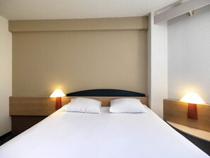 Standard Room, 1 Double Bed | Desk, blackout curtains, soundproofing, iron/ironing board - ibis Autun (Autun)
